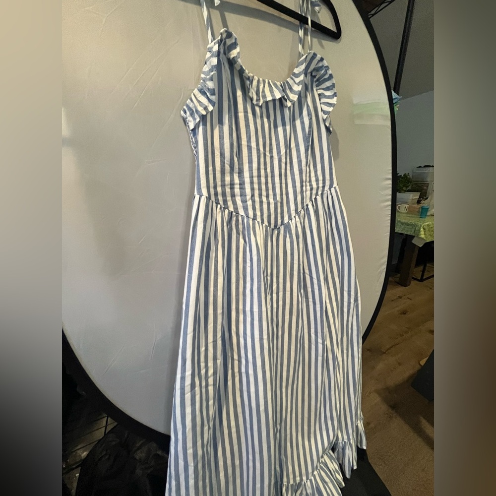 Black and White Sleeveless Flutter Sundress - Picture 2 of 4
